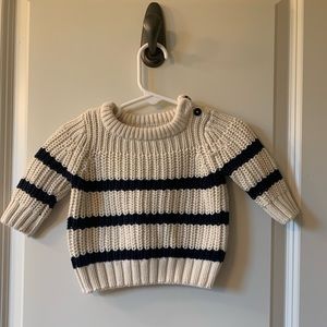 Adorable, like new GAP boy 3-6 mo sweater!